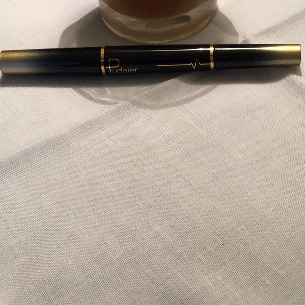 Matte Lipstick with liner.🎄 Shade #16 - Picture 5 of 5